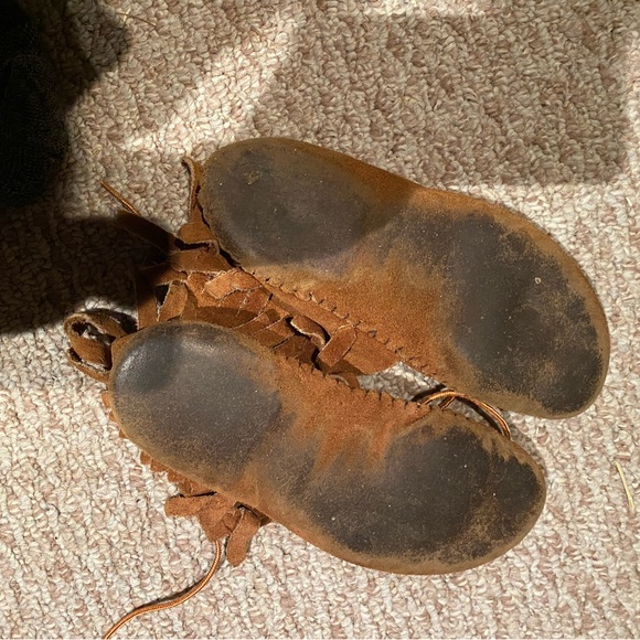 Taos Moccasins size 8 - Picture 3 of 7